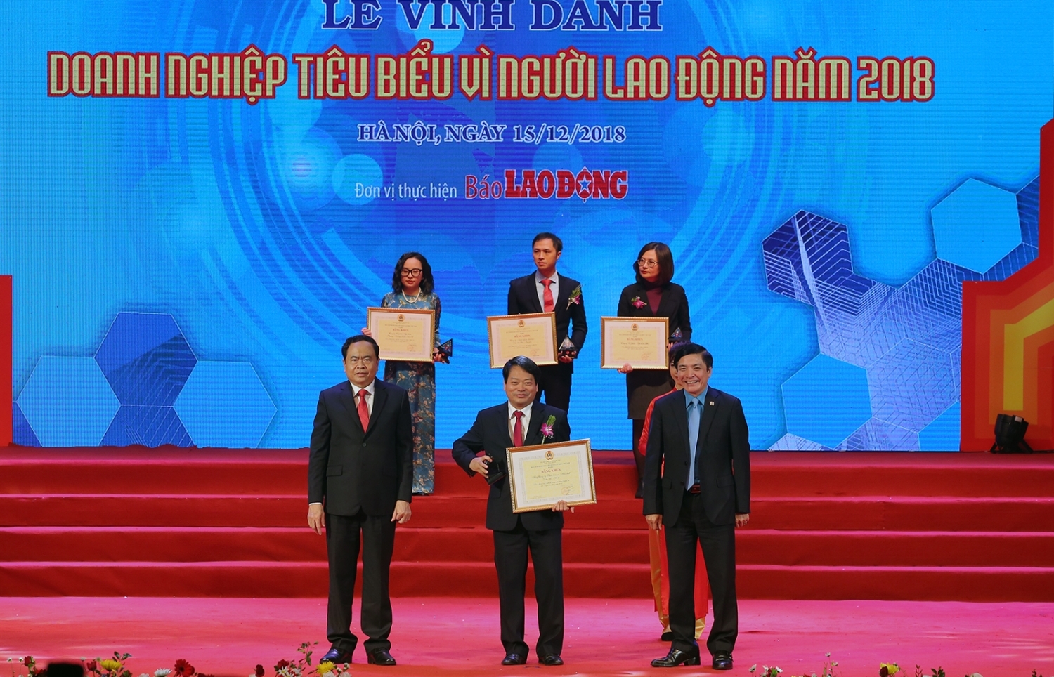 4 doanh nghiep dau khi duoc vinh danh doanh nghiep tieu bieu vi nguoi lao dong nam 2018
