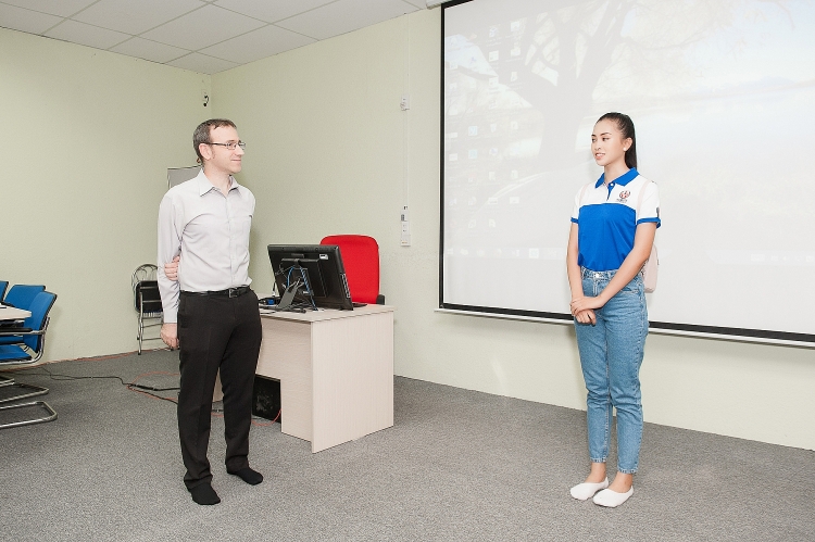 Hình ảnh buổi học đầu tiên của Hoa hậu Trần Tiểu Vy tại trường Đại học