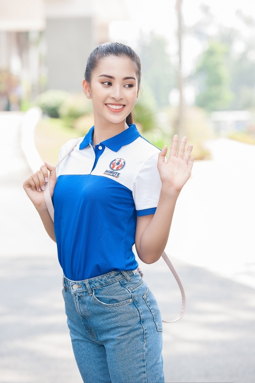 Hình ảnh buổi học đầu tiên của Hoa hậu Trần Tiểu Vy tại trường Đại học