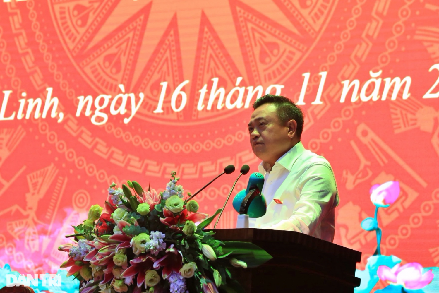 Chủ tịch Hà Nội: Quyết trả đất dịch vụ cho dân, "mình trong veo thì sợ gì"