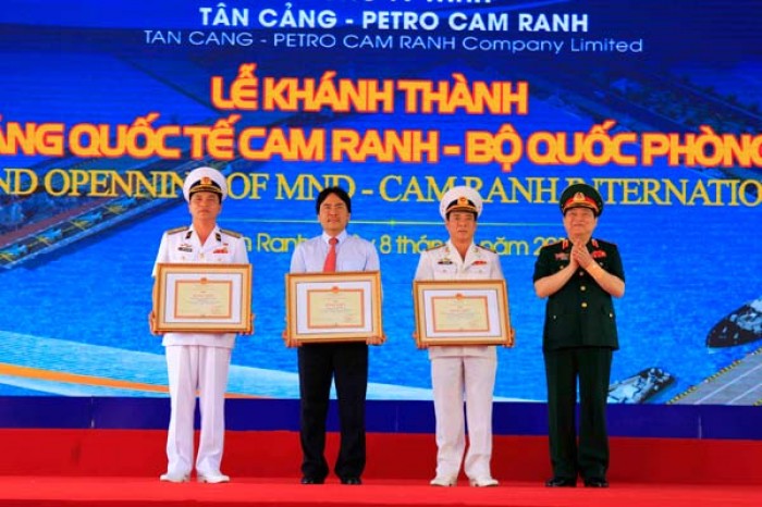 chu tich nuoc du le khanh thanh cang quoc te cam ranh