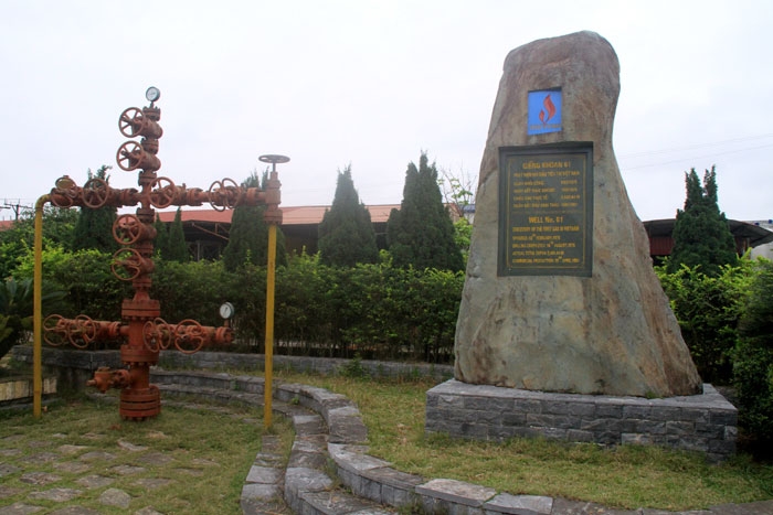 nhung nguoi dau tien lam dia chat dau khi