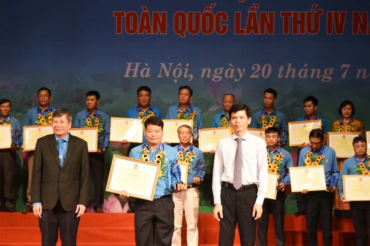 cd dkvn co dai dien duoc ton vinh chu tich cong doan co so xuat sac lan thu iv nam 2019