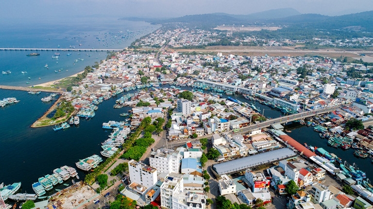 Phát triển Phú Quốc thành trung tâm du lịch quốc tế