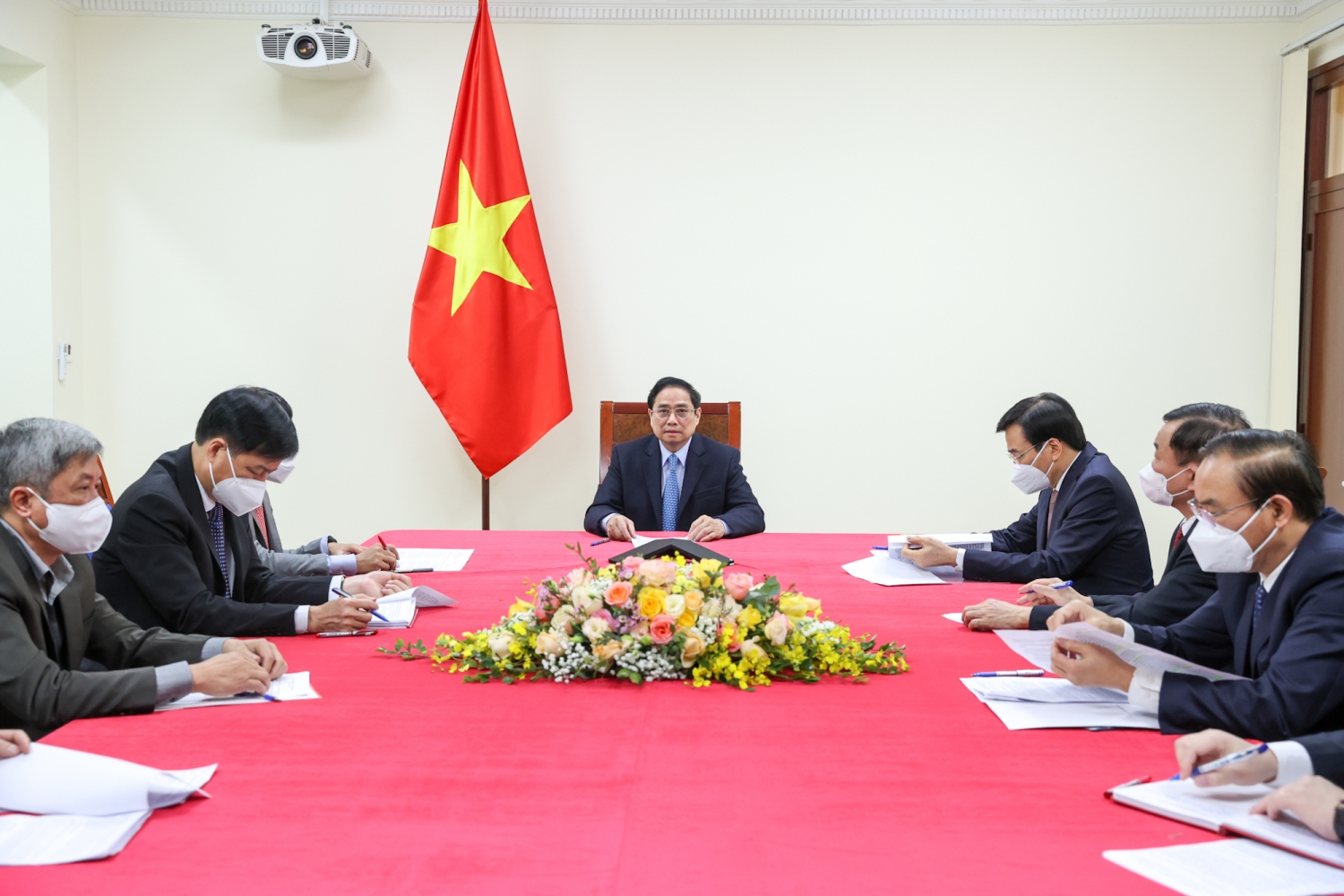 Thủ tướng Phạm Minh Chính điện đàm với Thủ tướng Quốc vụ Trung Quốc Lý Khắc Cường