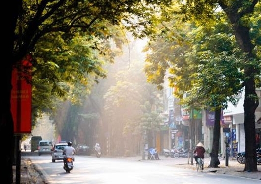 Bắc Bộ và Nam Bộ mưa dông, Trung Bộ tiếp tục nắng nóng gay gắt
