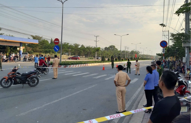 tin tuc 171 hai vo chong bi container can tu vong khi cho 2 con nho di sam tet