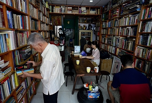 doc dao quan ca phe tra tien bang sach o sai gon