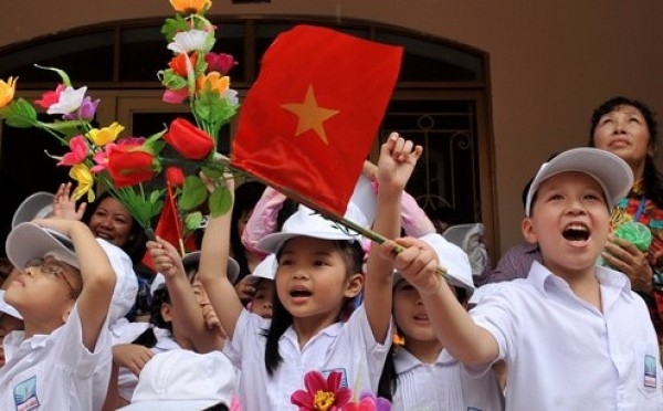khong bat buoc hoc sinh mua dong phuc moi