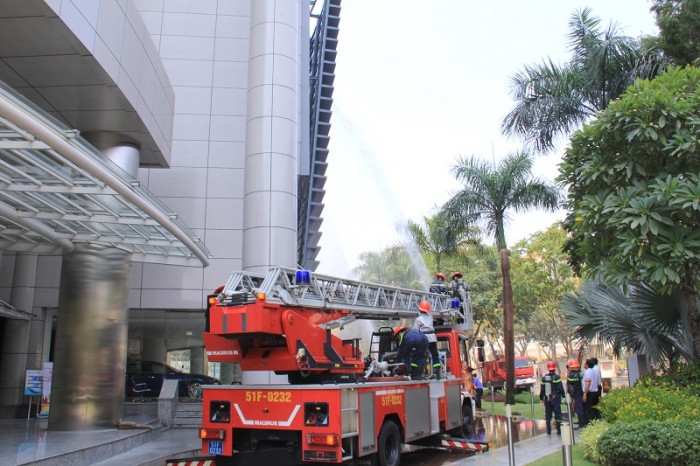 chum anh dien tap pccc tai petrovietnam tower