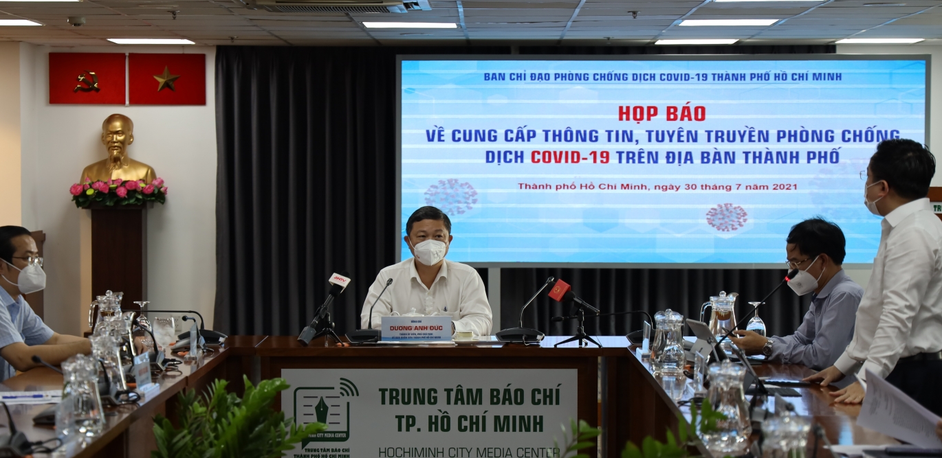 TP HCM tiêm vắc xin Covid-19 cho toàn bộ người dân từ 18 tuổi trở lên