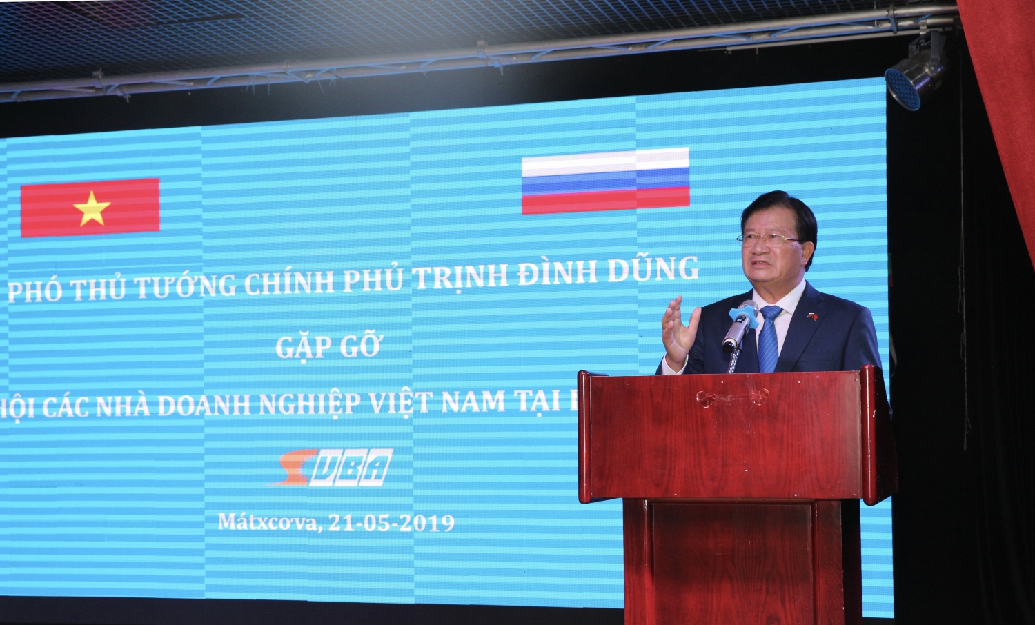 pho thu tuong trinh dinh dung gap go doanh nghiep viet nam tai nga