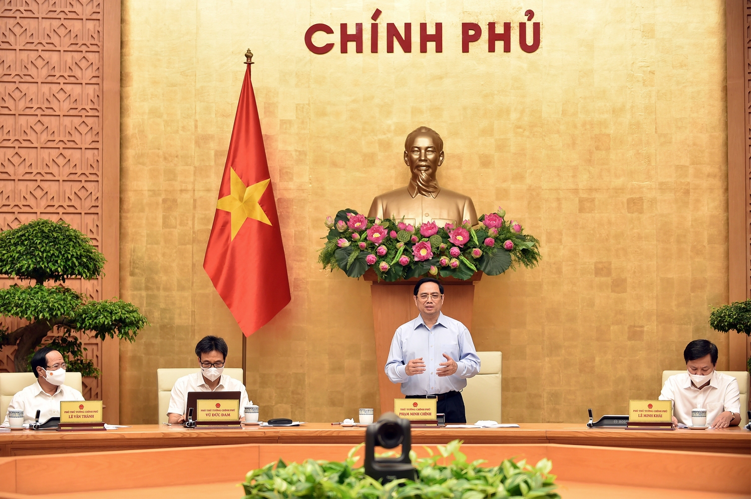 Dứt khoát không để khủng hoảng y tế, không để khủng hoảng kinh tế - xã hội