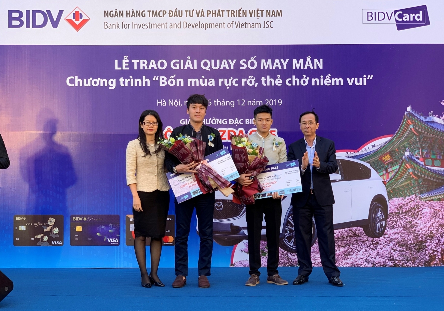 khach hang bidv mo the trung xe o to mazda cx 5 tri gia 900 trieu dong