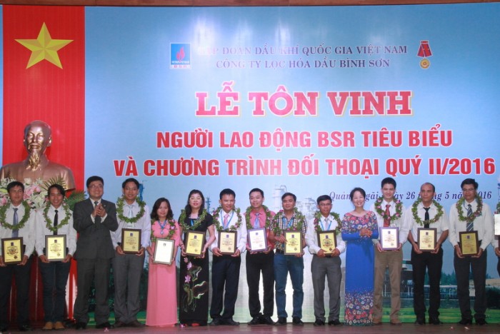 ton vinh nguoi lao dong tieu bieu