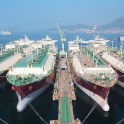 Mâu thuẫn giữa các nhà nhập khẩu và xuất khẩu LNG được giải quyết ra sao?