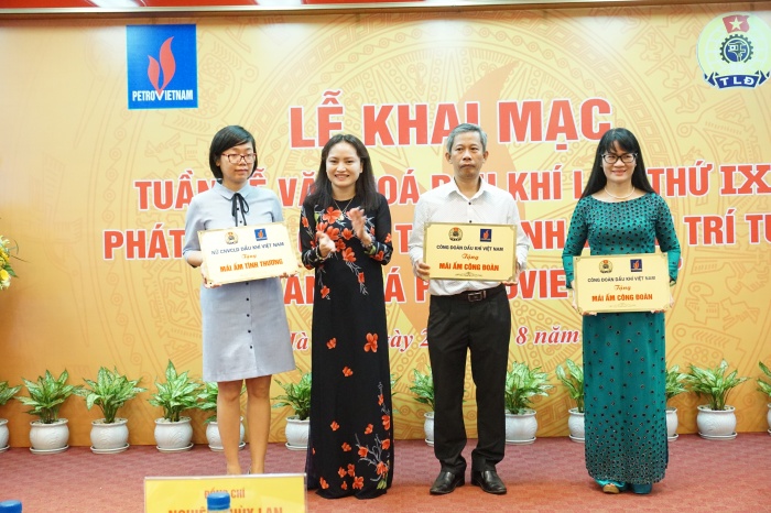 khai mac tuan le van hoa dau khi nam 2016