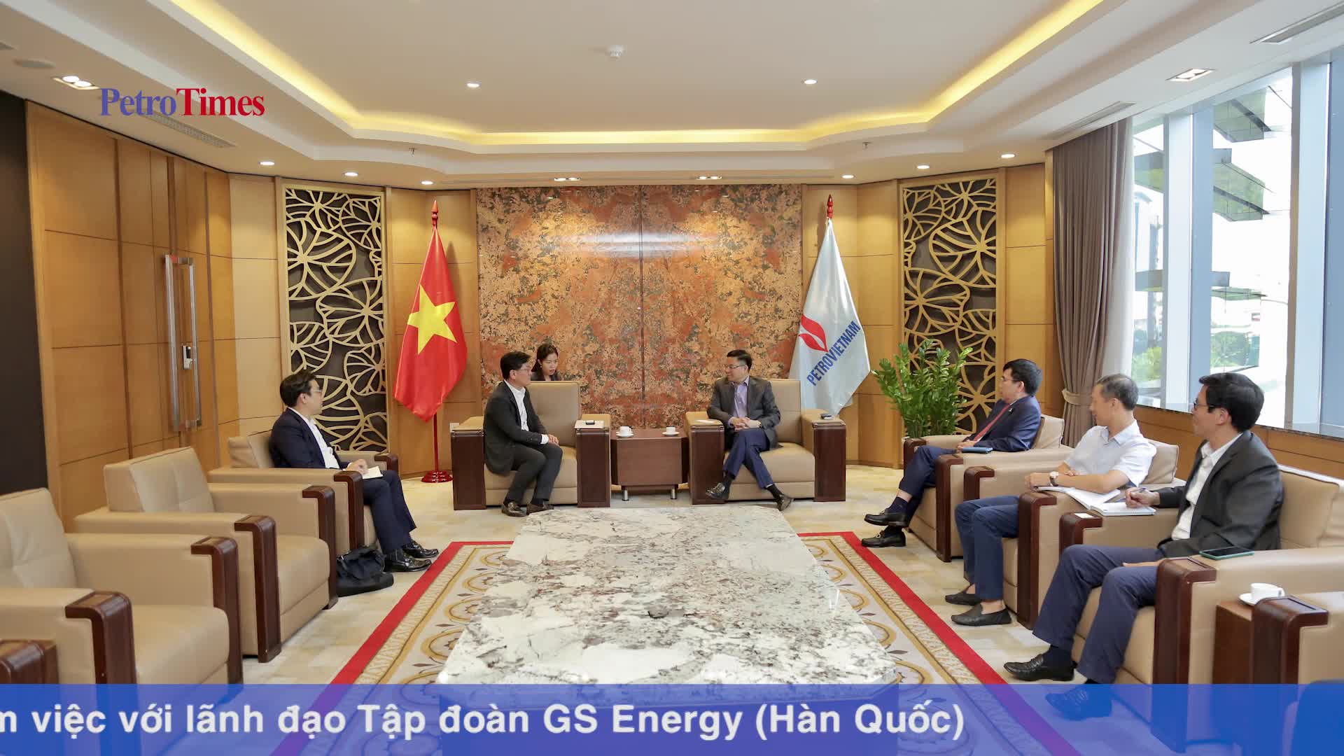 Tổng giám đốc Petrovietnam Lê Mạnh Hùng làm việc với lãnh đạo Tập đoàn GS Energy(Hàn Quốc)